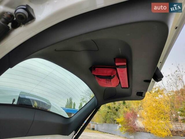 Білий Опель Інсігнія, об'ємом двигуна 2 л та пробігом 245 тис. км за 15700 $, фото 30 на Automoto.ua