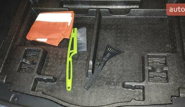 Білий Опель Інсігнія, об'ємом двигуна 1.6 л та пробігом 153 тис. км за 16545 $, фото 80 на Automoto.ua