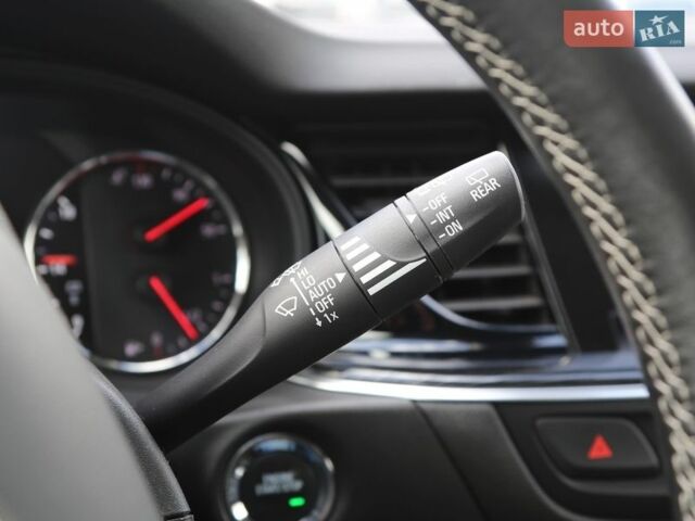 Белый Опель Инсигния, объемом двигателя 2 л и пробегом 240 тыс. км за 15900 $, фото 21 на Automoto.ua