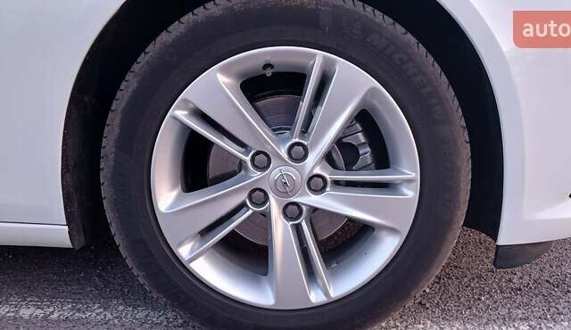 Білий Опель Інсігнія, об'ємом двигуна 1.6 л та пробігом 153 тис. км за 16545 $, фото 35 на Automoto.ua