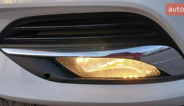 Білий Опель Інсігнія, об'ємом двигуна 1.6 л та пробігом 153 тис. км за 16545 $, фото 17 на Automoto.ua