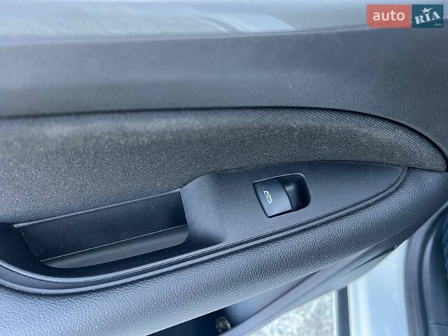 Белый Опель Инсигния, объемом двигателя 2 л и пробегом 228 тыс. км за 12490 $, фото 36 на Automoto.ua