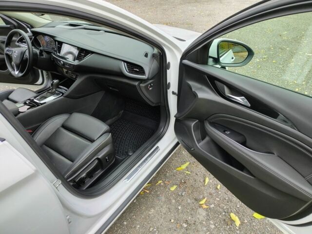 Белый Опель Инсигния, объемом двигателя 2 л и пробегом 245 тыс. км за 15700 $, фото 9 на Automoto.ua