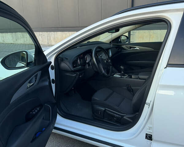 Белый Опель Инсигния, объемом двигателя 1.96 л и пробегом 184 тыс. км за 15600 $, фото 11 на Automoto.ua