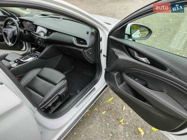 Білий Опель Інсігнія, об'ємом двигуна 2 л та пробігом 245 тис. км за 15700 $, фото 10 на Automoto.ua