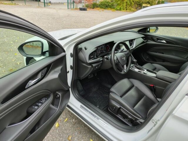 Білий Опель Інсігнія, об'ємом двигуна 2 л та пробігом 245 тис. км за 15100 $, фото 7 на Automoto.ua