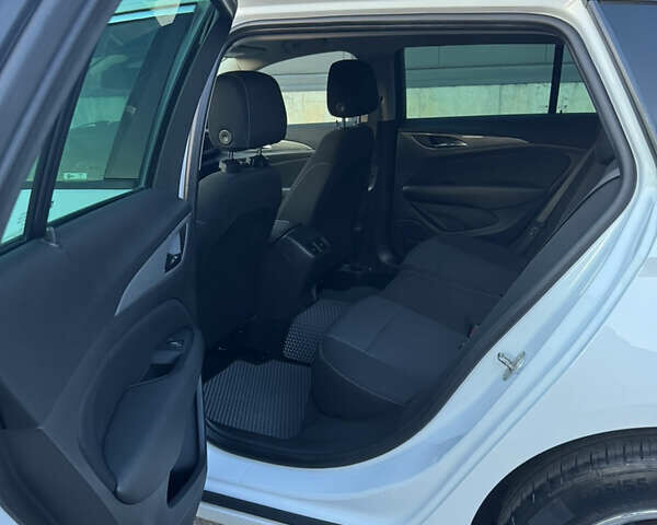 Белый Опель Инсигния, объемом двигателя 1.96 л и пробегом 184 тыс. км за 15600 $, фото 14 на Automoto.ua