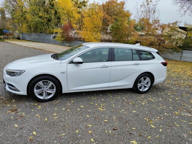 Белый Опель Инсигния, объемом двигателя 2 л и пробегом 245 тыс. км за 15700 $, фото 1 на Automoto.ua