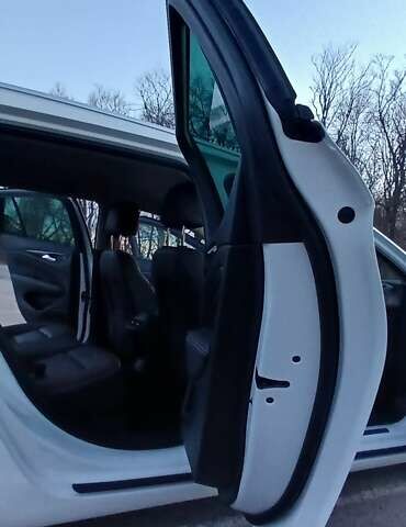 Білий Опель Інсігнія, об'ємом двигуна 1.6 л та пробігом 153 тис. км за 16545 $, фото 52 на Automoto.ua