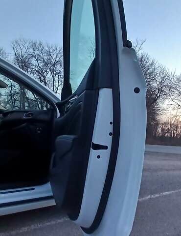 Білий Опель Інсігнія, об'ємом двигуна 1.6 л та пробігом 153 тис. км за 16545 $, фото 49 на Automoto.ua