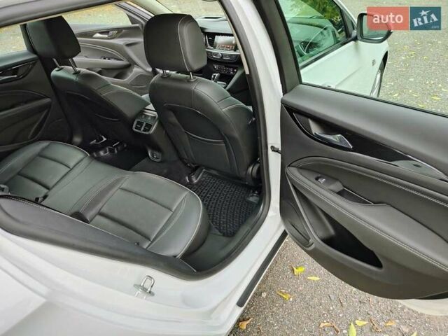 Білий Опель Інсігнія, об'ємом двигуна 2 л та пробігом 245 тис. км за 15700 $, фото 9 на Automoto.ua