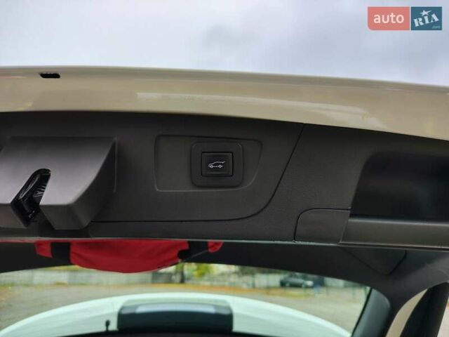 Білий Опель Інсігнія, об'ємом двигуна 2 л та пробігом 245 тис. км за 15700 $, фото 23 на Automoto.ua