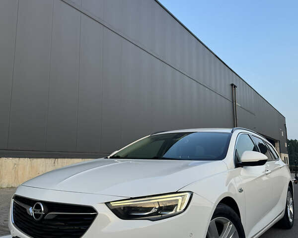 Белый Опель Инсигния, объемом двигателя 1.96 л и пробегом 184 тыс. км за 15600 $, фото 1 на Automoto.ua