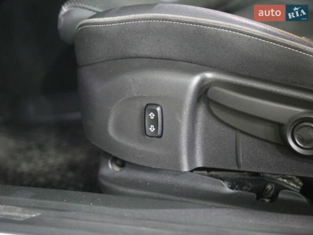 Белый Опель Инсигния, объемом двигателя 2 л и пробегом 240 тыс. км за 15900 $, фото 12 на Automoto.ua