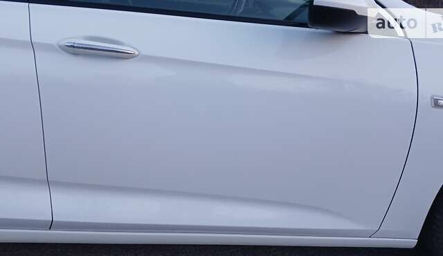 Білий Опель Інсігнія, об'ємом двигуна 1.6 л та пробігом 153 тис. км за 16545 $, фото 33 на Automoto.ua