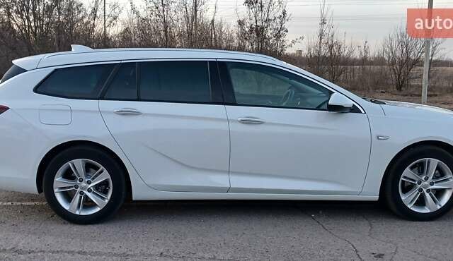 Білий Опель Інсігнія, об'ємом двигуна 1.6 л та пробігом 153 тис. км за 16545 $, фото 4 на Automoto.ua