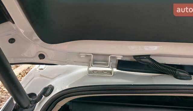 Білий Опель Інсігнія, об'ємом двигуна 1.6 л та пробігом 153 тис. км за 16545 $, фото 168 на Automoto.ua