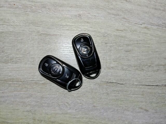 Белый Опель Инсигния, объемом двигателя 2 л и пробегом 245 тыс. км за 15700 $, фото 18 на Automoto.ua