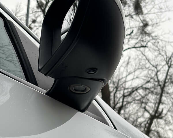 Білий Опель Інсігнія, об'ємом двигуна 1.96 л та пробігом 209 тис. км за 22000 $, фото 7 на Automoto.ua