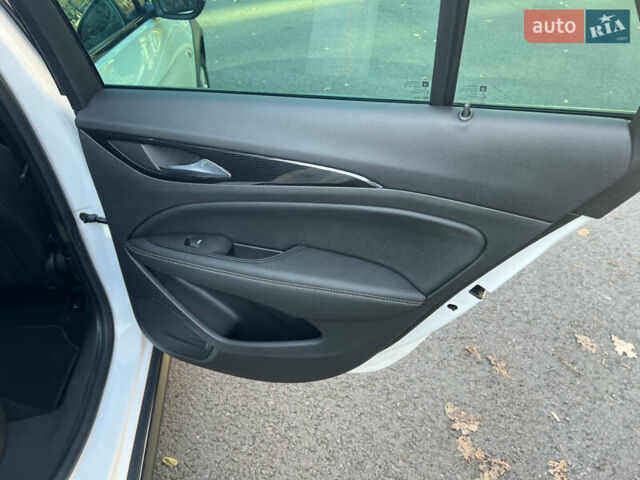 Белый Опель Инсигния, объемом двигателя 2 л и пробегом 227 тыс. км за 15400 $, фото 22 на Automoto.ua