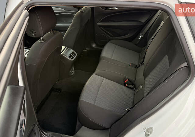 Белый Опель Инсигния, объемом двигателя 1.96 л и пробегом 149 тыс. км за 15900 $, фото 26 на Automoto.ua