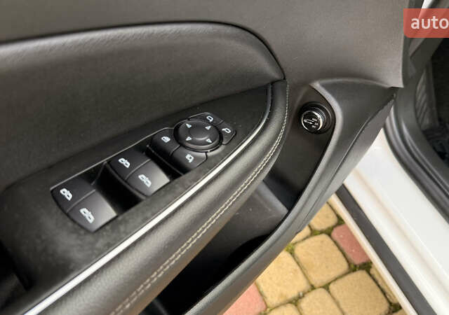 Белый Опель Инсигния, объемом двигателя 1.96 л и пробегом 149 тыс. км за 15900 $, фото 25 на Automoto.ua