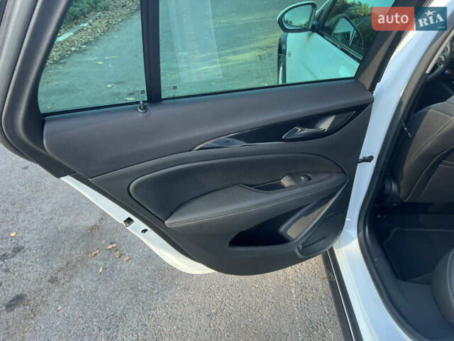 Белый Опель Инсигния, объемом двигателя 2 л и пробегом 227 тыс. км за 15400 $, фото 14 на Automoto.ua