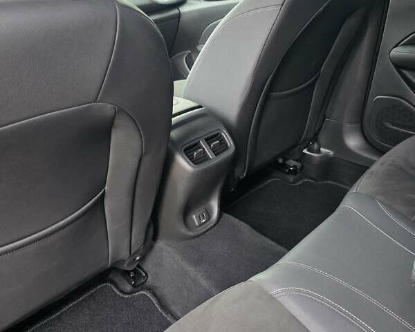 Білий Опель Інсігнія, об'ємом двигуна 2 л та пробігом 225 тис. км за 16500 $, фото 34 на Automoto.ua