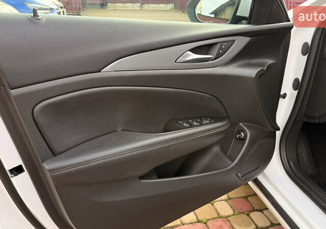 Белый Опель Инсигния, объемом двигателя 1.96 л и пробегом 149 тыс. км за 15900 $, фото 24 на Automoto.ua