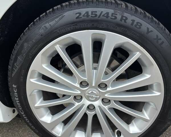 Білий Опель Інсігнія, об'ємом двигуна 2 л та пробігом 225 тис. км за 16500 $, фото 47 на Automoto.ua