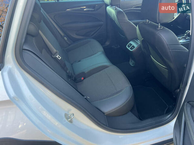 Белый Опель Инсигния, объемом двигателя 2 л и пробегом 227 тыс. км за 15400 $, фото 23 на Automoto.ua