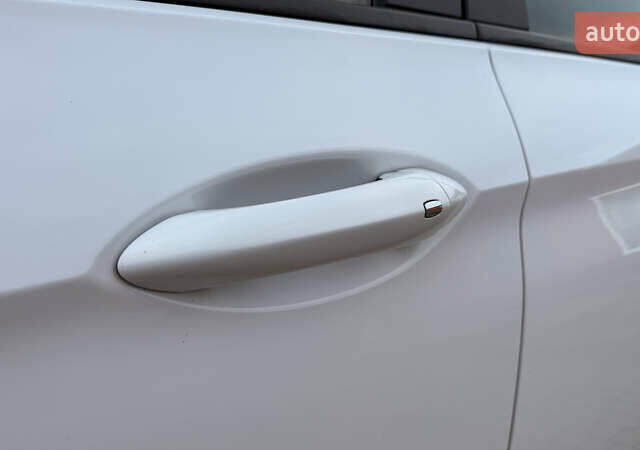 Белый Опель Инсигния, объемом двигателя 1.96 л и пробегом 149 тыс. км за 15900 $, фото 16 на Automoto.ua