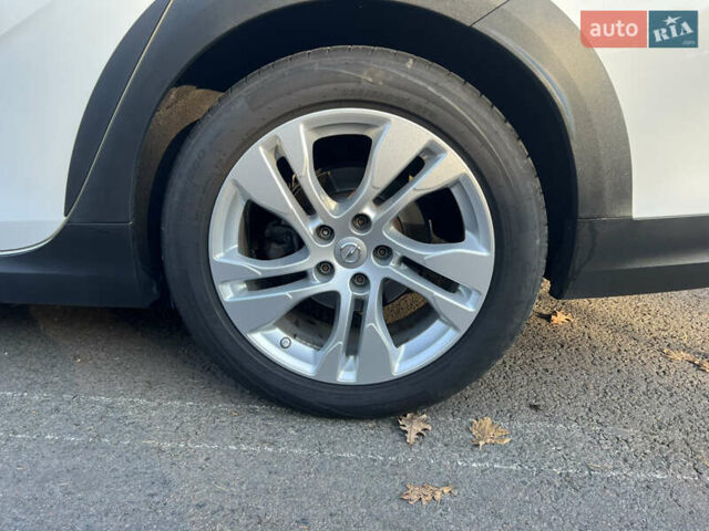 Белый Опель Инсигния, объемом двигателя 2 л и пробегом 227 тыс. км за 15400 $, фото 10 на Automoto.ua