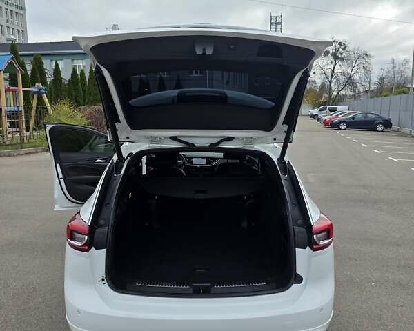 Білий Опель Інсігнія, об'ємом двигуна 2 л та пробігом 225 тис. км за 16500 $, фото 36 на Automoto.ua