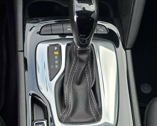 Білий Опель Інсігнія, об'ємом двигуна 2 л та пробігом 225 тис. км за 16500 $, фото 15 на Automoto.ua