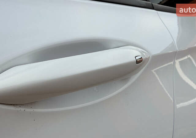 Белый Опель Инсигния, объемом двигателя 1.96 л и пробегом 149 тыс. км за 15900 $, фото 17 на Automoto.ua