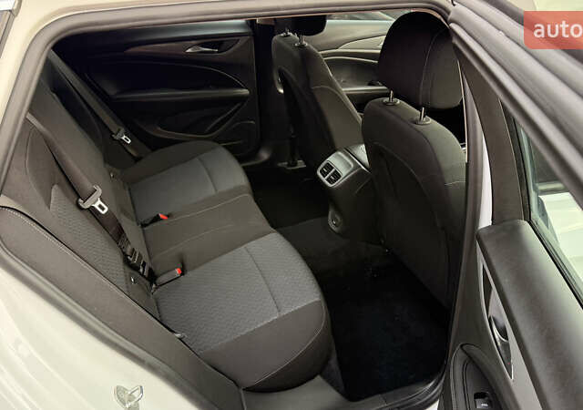 Белый Опель Инсигния, объемом двигателя 1.96 л и пробегом 149 тыс. км за 15900 $, фото 30 на Automoto.ua