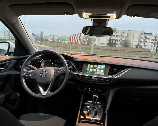 Белый Опель Инсигния, объемом двигателя 2 л и пробегом 178 тыс. км за 14000 $, фото 10 на Automoto.ua