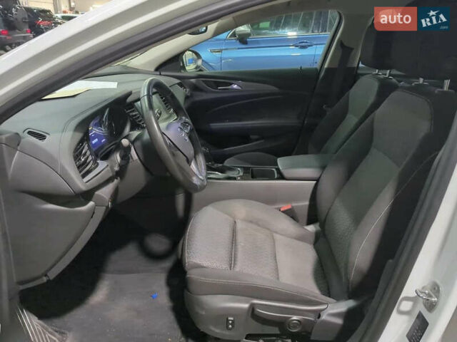 Опель Інсігнія 2019 у Хмельницькому на Automoto.ua Білий Опель Інсігнія, об'ємом двигуна 1.96 л та пробігом 144 тис. км за 14000 $, фото 3 на Automoto.ua