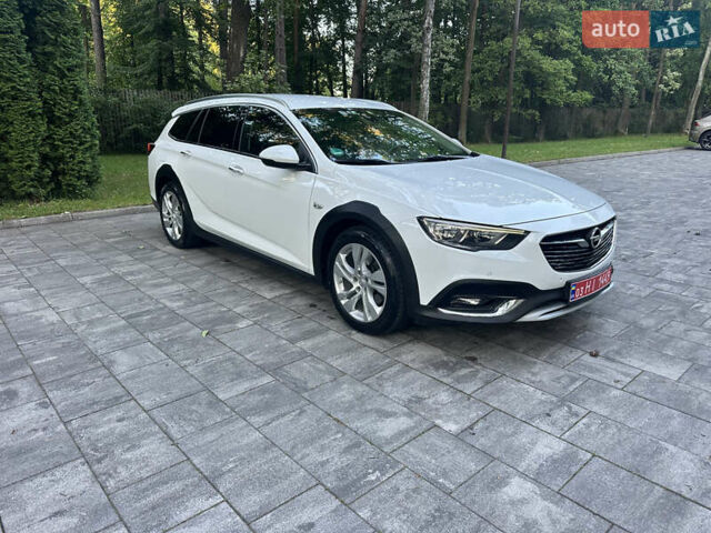 Белый Опель Инсигния, объемом двигателя 2 л и пробегом 220 тыс. км за 15700 $, фото 14 на Automoto.ua