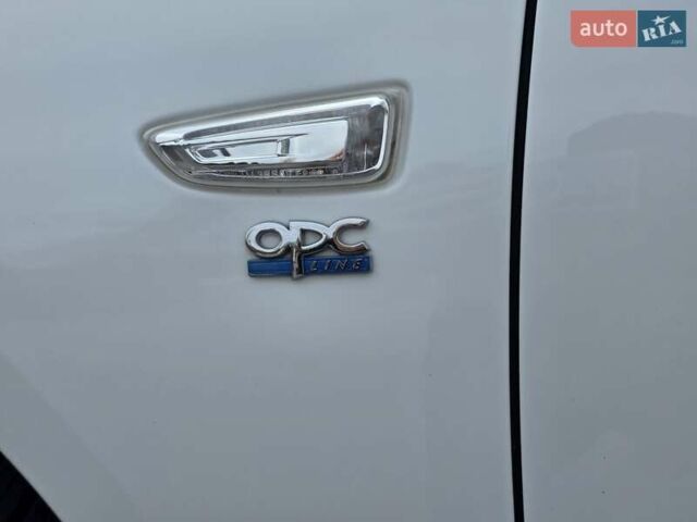 Білий Опель Інсігнія, об'ємом двигуна 2 л та пробігом 225 тис. км за 16500 $, фото 8 на Automoto.ua