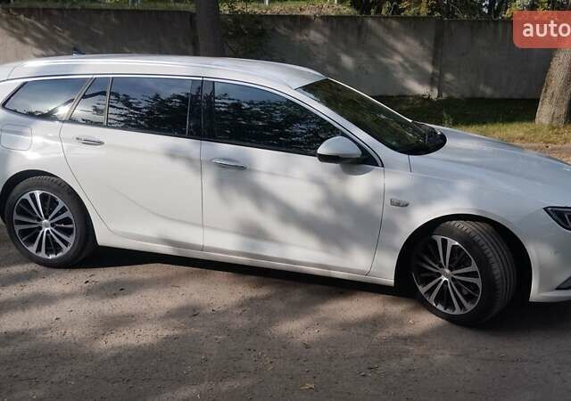 Белый Опель Инсигния, объемом двигателя 0 л и пробегом 182 тыс. км за 15600 $, фото 4 на Automoto.ua