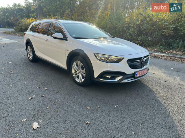 Белый Опель Инсигния, объемом двигателя 2 л и пробегом 227 тыс. км за 15400 $, фото 1 на Automoto.ua