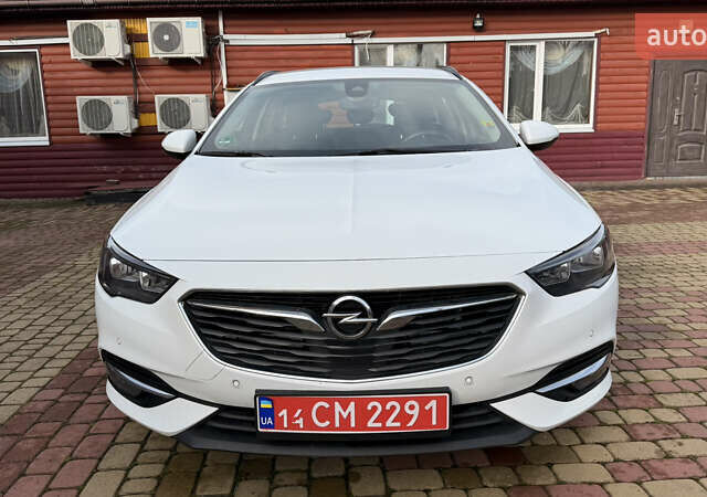 Белый Опель Инсигния, объемом двигателя 1.96 л и пробегом 149 тыс. км за 15900 $, фото 2 на Automoto.ua