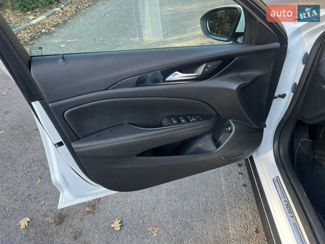 Белый Опель Инсигния, объемом двигателя 2 л и пробегом 227 тыс. км за 15400 $, фото 12 на Automoto.ua