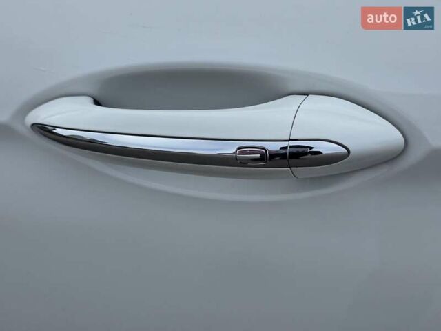 Білий Опель Інсігнія, об'ємом двигуна 2 л та пробігом 225 тис. км за 16500 $, фото 9 на Automoto.ua