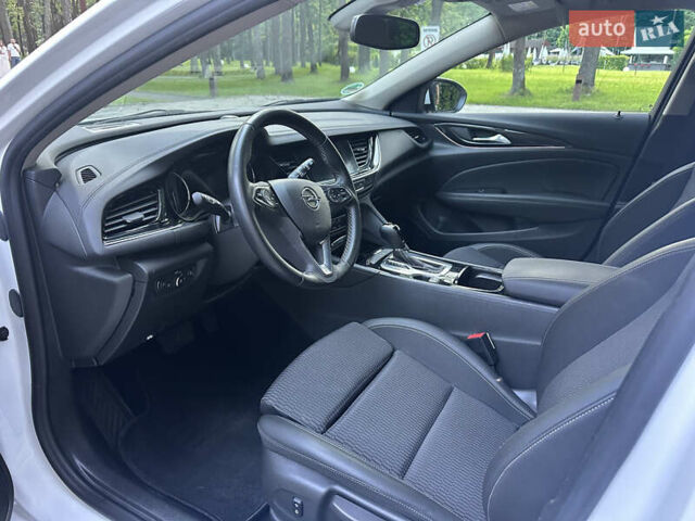 Белый Опель Инсигния, объемом двигателя 2 л и пробегом 220 тыс. км за 15700 $, фото 37 на Automoto.ua