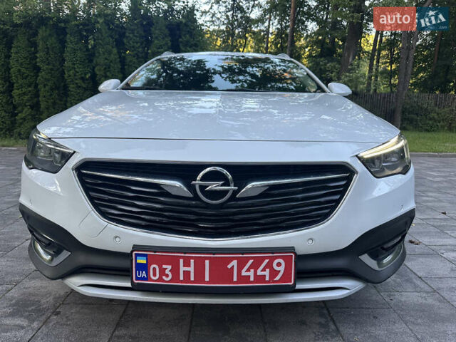 Белый Опель Инсигния, объемом двигателя 2 л и пробегом 220 тыс. км за 15700 $, фото 1 на Automoto.ua