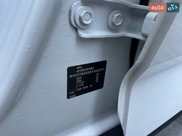 Белый Опель Инсигния, объемом двигателя 2 л и пробегом 220 тыс. км за 15700 $, фото 38 на Automoto.ua