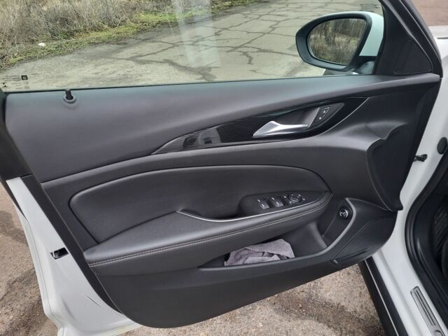 Білий Опель Інсігнія, об'ємом двигуна 2 л та пробігом 230 тис. км за 15400 $, фото 9 на Automoto.ua